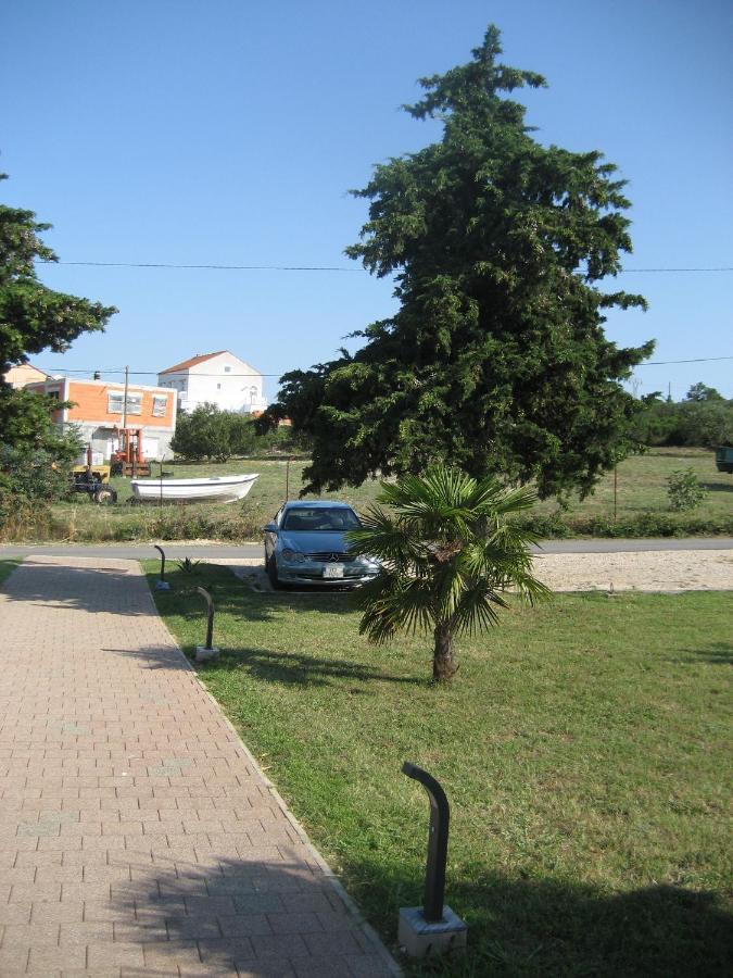 Villa „Drei Palmen“ Sveti Filip i Jakov Exterior foto
