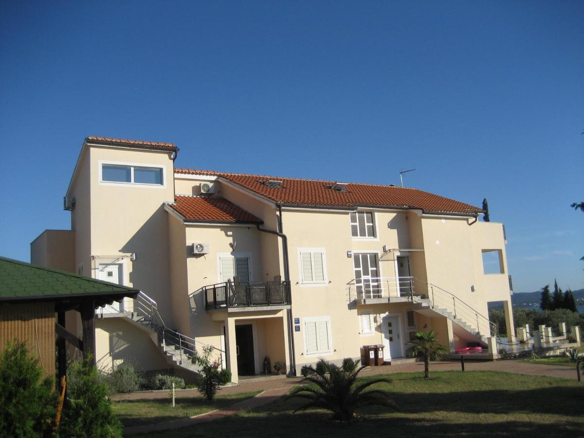 Villa „Drei Palmen“ Sveti Filip i Jakov Exterior foto