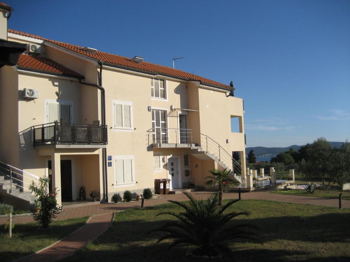 Villa „Drei Palmen“ Sveti Filip i Jakov Exterior foto