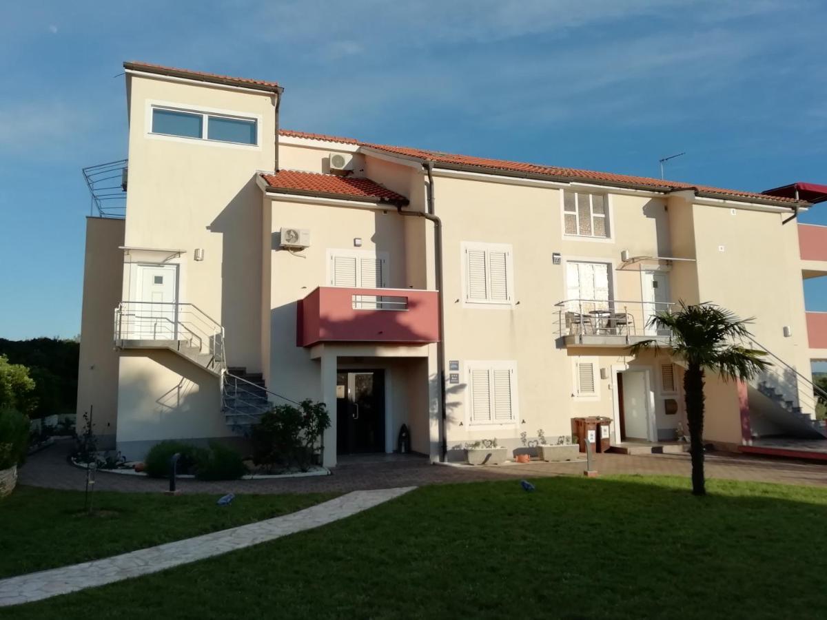 Villa „Drei Palmen“ Sveti Filip i Jakov Exterior foto